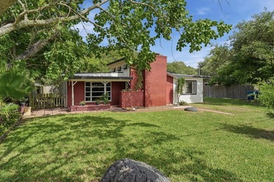 Don't miss out on this charming 2-bdrm,1 bath cottage - photo 2