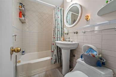 Welcome to *The Kenilworth*! 500 square feet in a pre-war