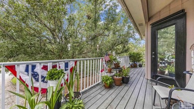 This warm and welcoming Ono Island waterfront home in Orange - photo 13