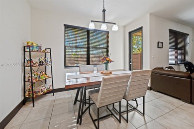 Discover this exquisite 3-bedroom, 2.5-bathroom residence - photo 18