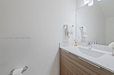Discover this exquisite 3-bedroom, 2.5-bathroom residence - photo 20