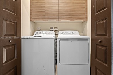 Discover this exquisite 3-bedroom, 2.5-bathroom residence - photo 29