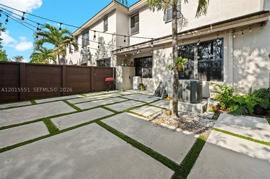 Discover this exquisite 3-bedroom, 2.5-bathroom residence - photo 33