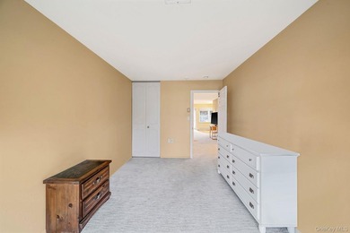 This beautifully maintained Greenbriar model is located in a - photo 15