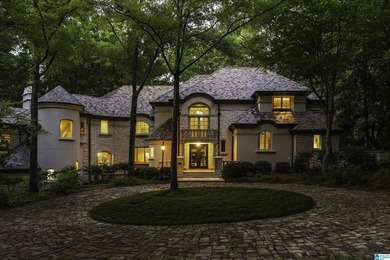 At the heart of Shoal Creek, this extraordinary - photo 1