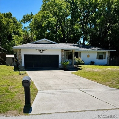 Crystal River Cutie! 2 BR/2 bath split floor plan with beautiful - photo 1