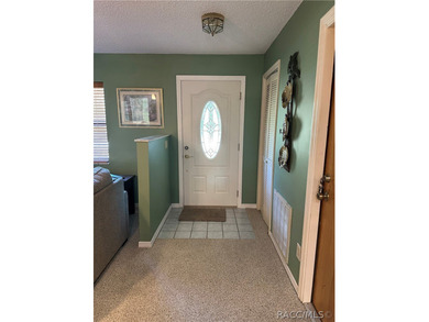 Crystal River Cutie! 2 BR/2 bath split floor plan with beautiful - photo 2