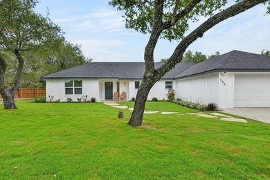 Beautiful remodel from the studs in! Farmhouse styling with 3 - photo 8