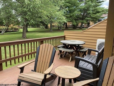 Charming and fully furnished 3-bedroom, 3-bath condo located in - photo 12