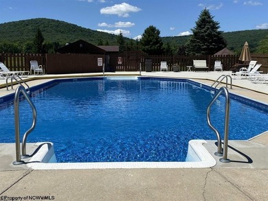 Charming and fully furnished 3-bedroom, 3-bath condo located in - photo 15