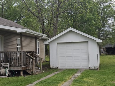 This is a very spacious office complex that can easily be made