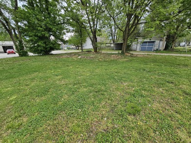 This is a very spacious office complex that can easily be made