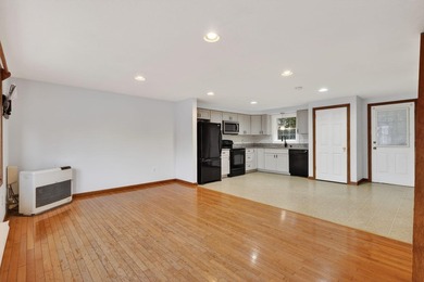 Welcome to easy, low-maintenance living in the heart of - photo 8