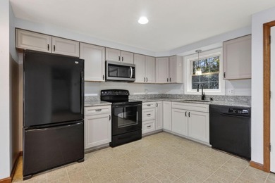 Welcome to easy, low-maintenance living in the heart of - photo 9