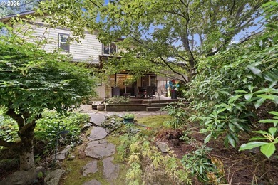 Welcome to this beautifully maintained, two-story traditional - photo 35