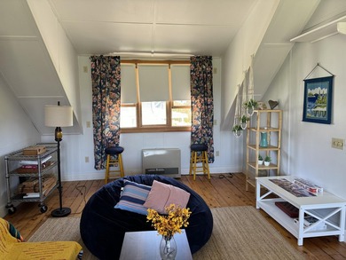 Known as The Carina House, this charming seasonal cottage offers - photo 5