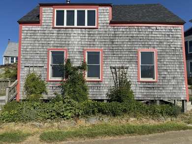 Known as The Carina House, this charming seasonal cottage offers - photo 8