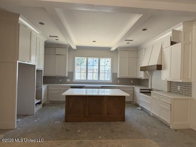 Welcome to this exceptional 5-bedroom, 4.5-bath home nestled in - photo 4