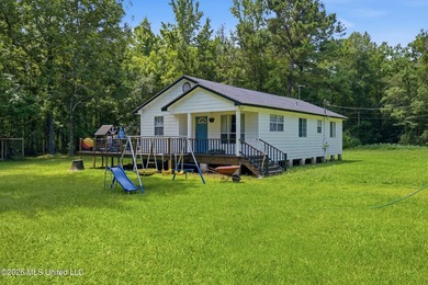 Precious three bedroom, two bath cottage located in the East - photo 1