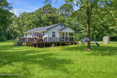 Precious three bedroom, two bath cottage located in the East - photo 3