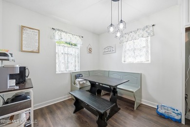 Precious three bedroom, two bath cottage located in the East - photo 4