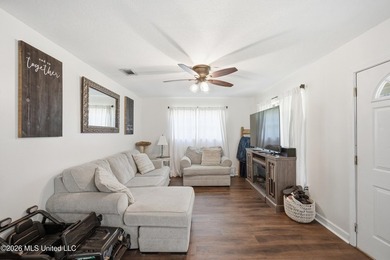 Precious three bedroom, two bath cottage located in the East - photo 10