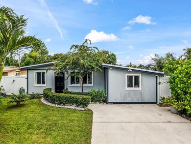 Beautifully Updated East Boca Home - No HOA! Welcome to this - photo 2