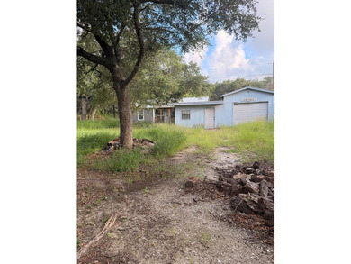 Discover the possibilities at 136 Palm! Situated on two spacious - photo 5