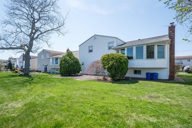 Splanch in the exclusive Madison development with great water - photo 11