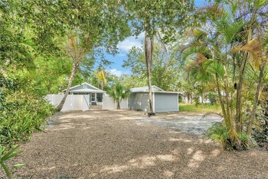 Bring the Boat or RV! Charming 1925 vintage home just outside - photo 3