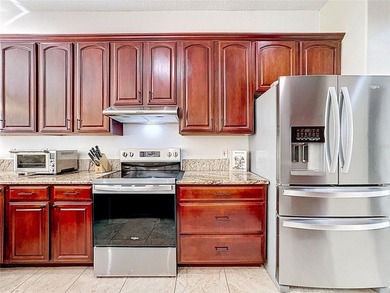 Experience spacious Florida living in this CUSTOM-BUILT ESTATE - photo 17
