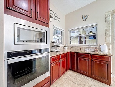 Experience spacious Florida living in this CUSTOM-BUILT ESTATE - photo 19
