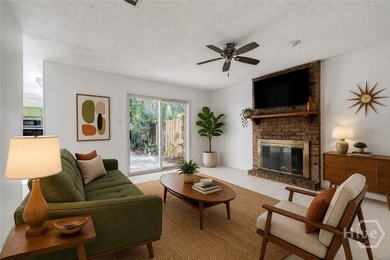 Rare opportunity to own a corner 3 bedroom, 2 bathroom - photo 3