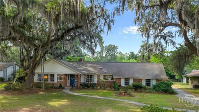 Welcome to 472 Strathy Hall Drive, where timeless Lowcountry - photo 1