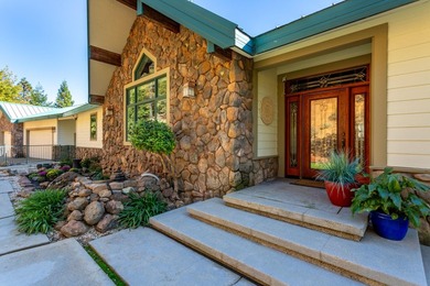 Your Mountain Paradise Awaits. Soak in breathtaking, panoramic - photo 3