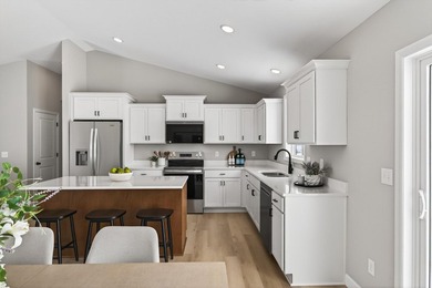 Welcome to the Hemlock! This fresh, bright, and welcoming new - photo 14