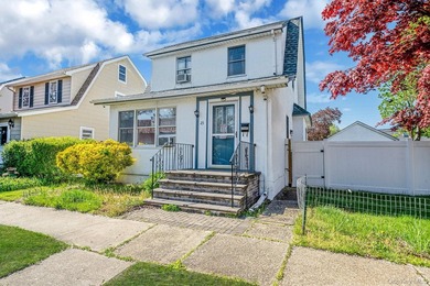 Welcome Home To This Charming Lindenhurst Colonial Nestled In - photo 19