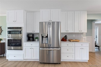 Welcome to your waterfront retreat in the highly sought-after - photo 10