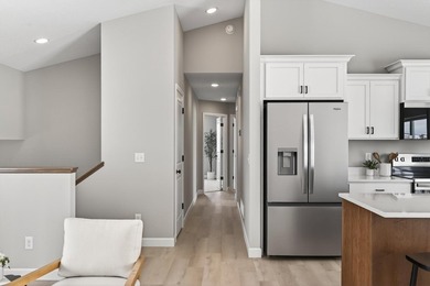Welcome to the Hemlock! This fresh, bright, and welcoming new - photo 21
