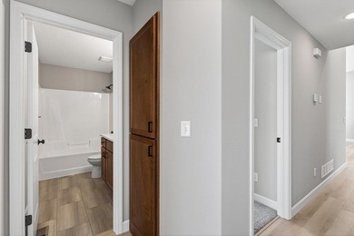 Welcome to the Hemlock! This fresh, bright, and welcoming new - photo 31