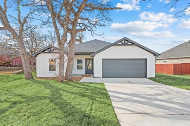 Lake Bridgeport Home For Sale in Runaway Bay Texas