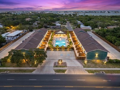Welcome to LITTLE BAY LANDING, a beautifully renovated 24-unit - photo 1