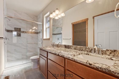 Beautiful new construction with detached shop in extraordinary - photo 11