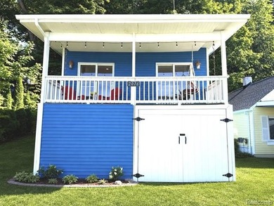 Welcome to your own slice of paradise on the highly sought-after - photo 1