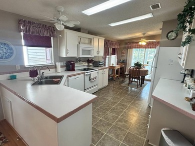This meticulously maintained, fully furnished 2-bedroom home - photo 7