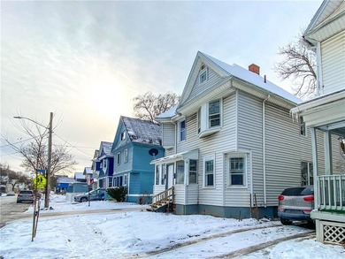 Welcome to this well-maintained upper/lower duplex offering a - photo 2