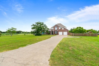 Come see this traditional 4 bedroom, 3 1/2 bath home situated on - photo 2