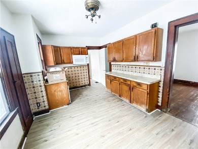 Welcome to this well-maintained upper/lower duplex offering a - photo 9