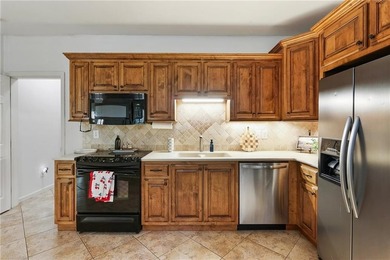 Welcome home to this beautifully maintained ranch with a - photo 33