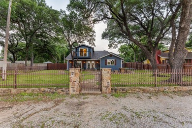 This inviting lakefront retreat on Lake Worth was designed with - photo 4